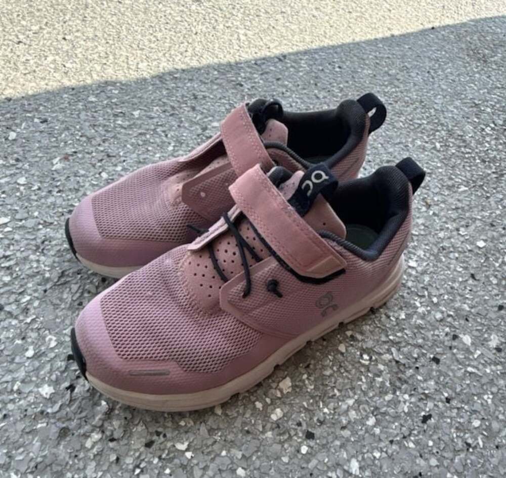 On Running Cloud Play Kids Sneakers Pink Size US 1